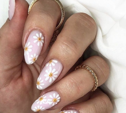 best daisy nail trends