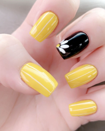 daisy nail striped trends