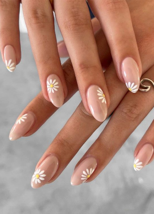 best daisy nail trends nude